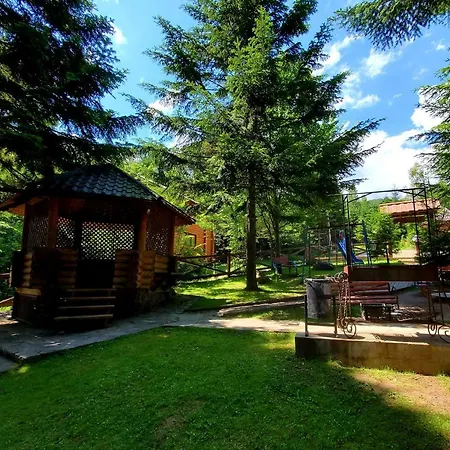 Gostynniy Dvir In Forest Коттеджи Lodge *