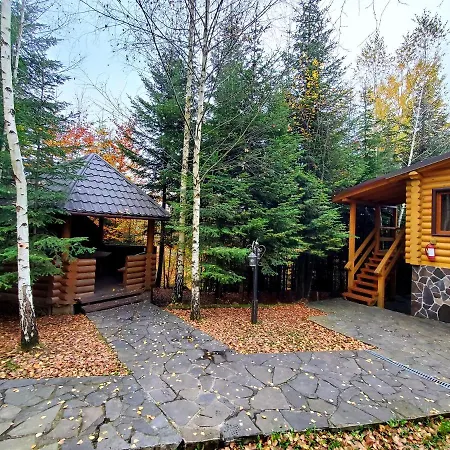 Gostynniy Dvir In Forest Коттеджи Migovo