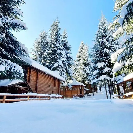 Gostynniy Dvir In Forest Коттеджи Lodge Migovo