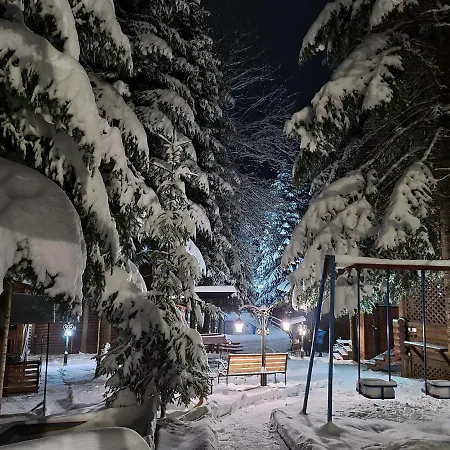 Chata Gostynniy Dvir In Forest *