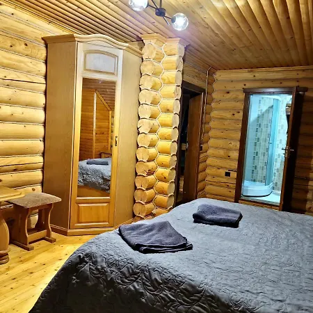 Gostynniy Dvir In Forest Коттеджи