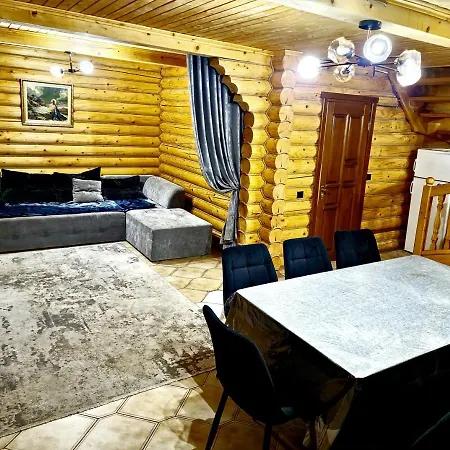 Gostynniy Dvir In Forest Chata Mihove