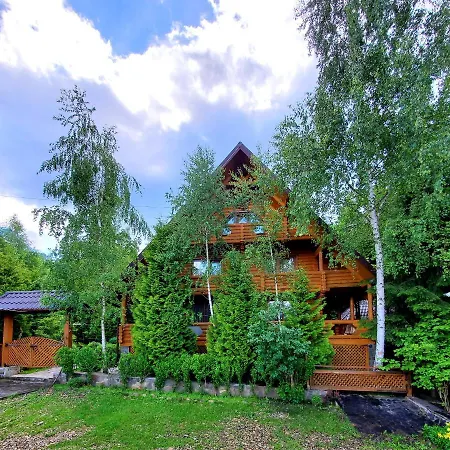 Lodge Gostynniy Dvir In Forest Коттеджи Migovo