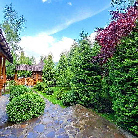 Chata Gostynniy Dvir In Forest *