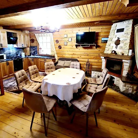 Chata Gostynniy Dvir In Forest Mihove