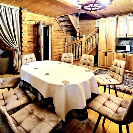 Lodge Gostynniy Dvir In Forest Коттеджи Migovo