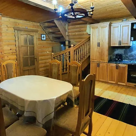 Gostynniy Dvir In Forest Migowo