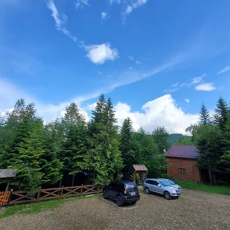 Lodge Gostynniy Dvir In Forest