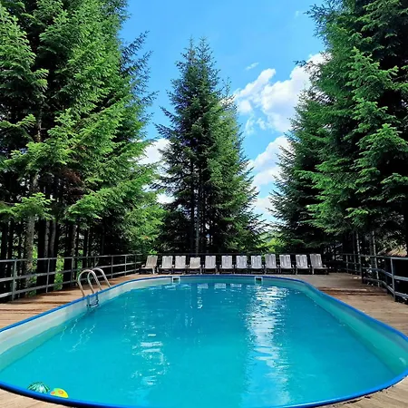 Gostynniy Dvir In Forest * מיגובו