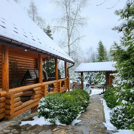 Gostynniy Dvir In Forest Коттеджи Migovo