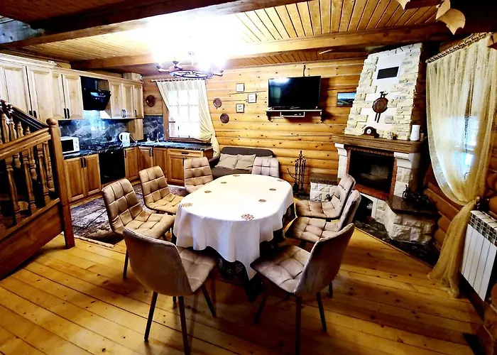 Alojamento de Turismo Selvagem Gostynniy Dvir In Forest Myhove