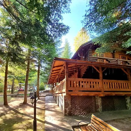 Lodge Gostynniy Dvir In Forest Коттеджи *