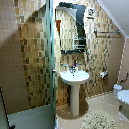 Lodge Gostynniy Dvir In Forest Коттеджи Migovo