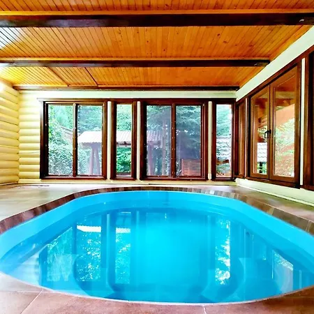 Lodge Gostynniy Dvir In Forest Коттеджи Migovo