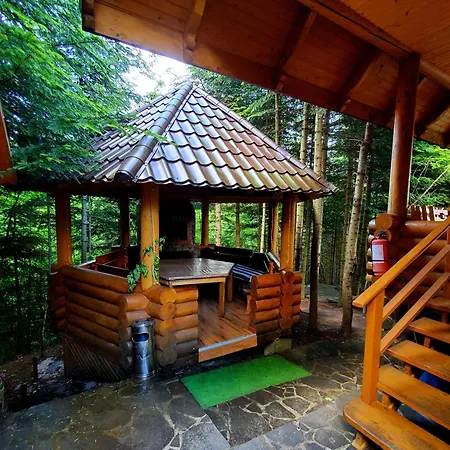 Gostynniy Dvir In Forest Коттеджи Migovo