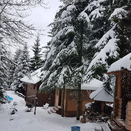Gostynniy Dvir In Forest Коттеджи *