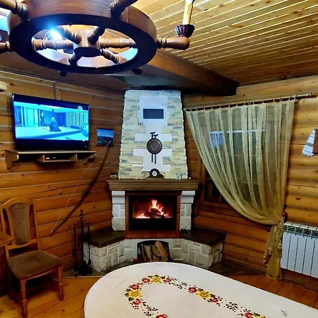 Gostynniy Dvir In Forest Коттеджи *